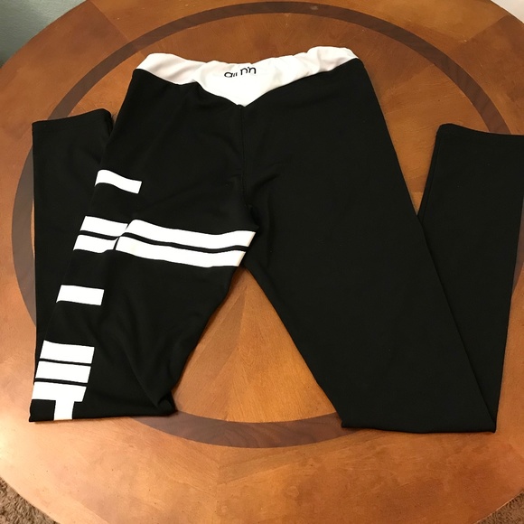 aim'n Pants - Aim'n yoga/streetwear leggings, black